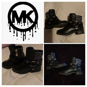 🦋0012 Michael Kors size 5, blue and black like new🦋